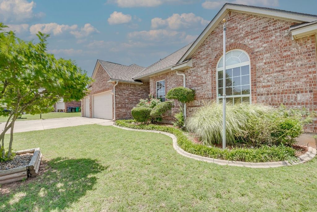 4621 Deer Ridge Boulevard, Yukon, OK 73099