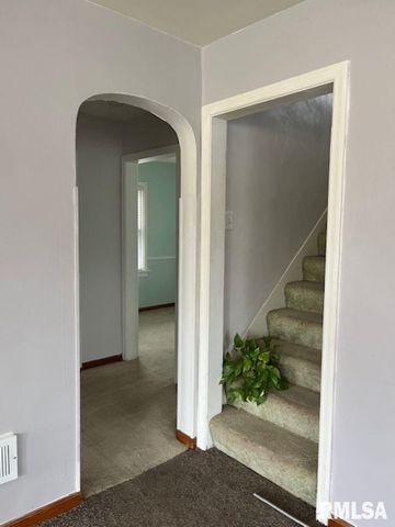 1212 S 22ND Street, Quincy, IL 62301