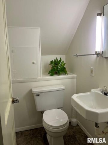 1212 S 22ND Street, Quincy, IL 62301