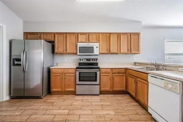 7637 MERCHANTVILLE CIRCLE, Zephyrhills, FL 33540