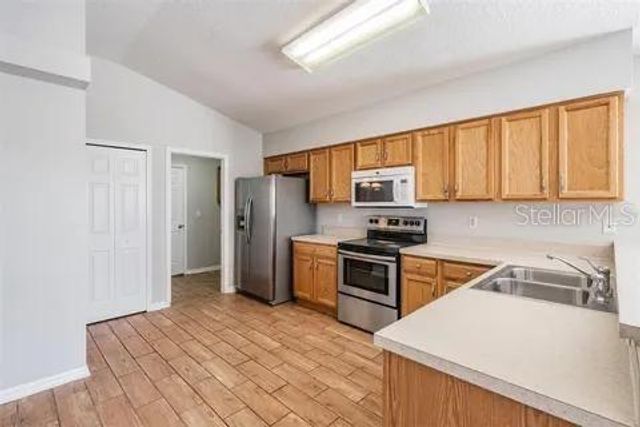 7637 MERCHANTVILLE CIRCLE, Zephyrhills, FL 33540