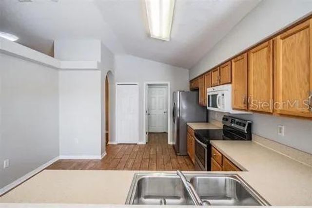 7637 MERCHANTVILLE CIRCLE, Zephyrhills, FL 33540