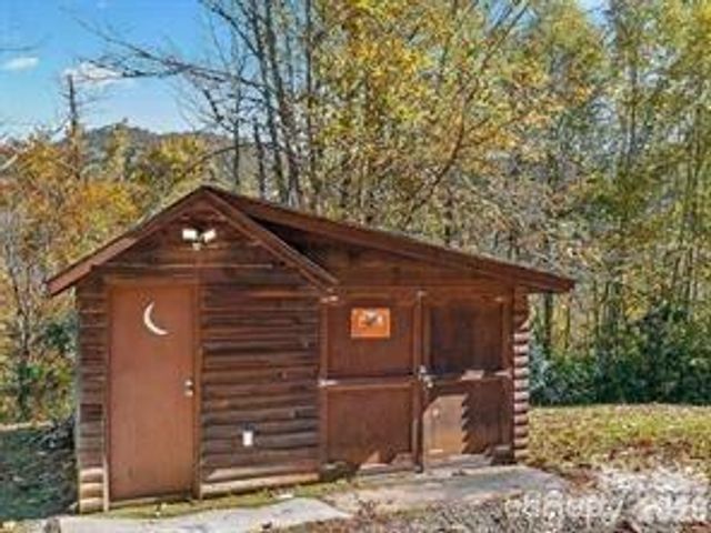 967 Spruce Flats Road, Maggie Valley, NC 28751
