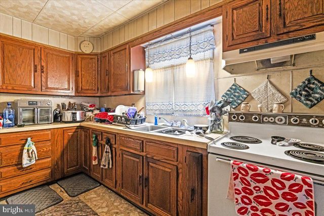 207 W POPLAR ST, Shenandoah, PA 17976