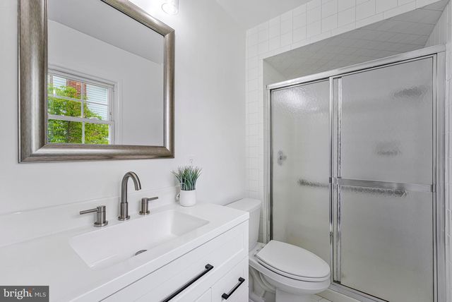 4136 MEADOW HILL LN, Fairfax, VA 22033