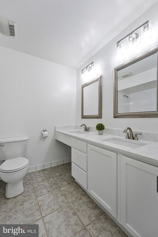 4136 MEADOW HILL LN, Fairfax, VA 22033