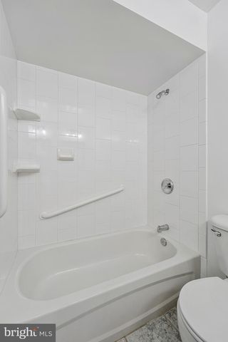 4136 MEADOW HILL LN, Fairfax, VA 22033