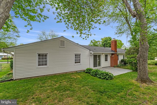 4136 MEADOW HILL LN, Fairfax, VA 22033