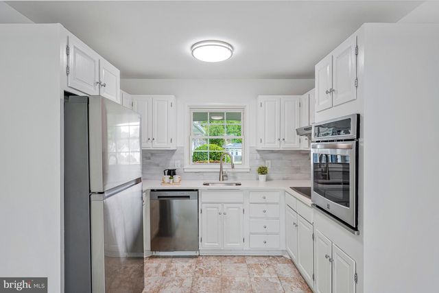 4136 MEADOW HILL LN, Fairfax, VA 22033
