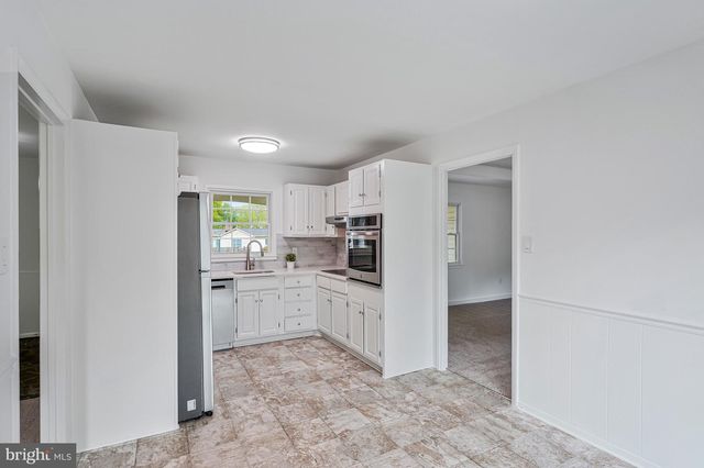 4136 MEADOW HILL LN, Fairfax, VA 22033