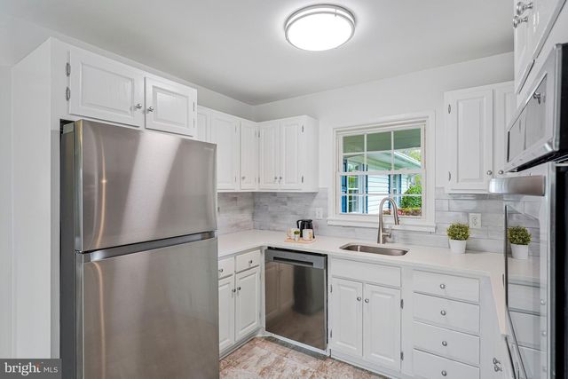 4136 MEADOW HILL LN, Fairfax, VA 22033