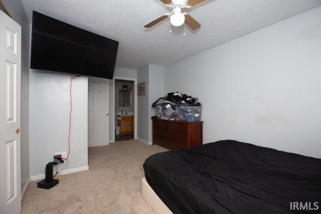 8875 Bahama Cove, Newburgh, IN 47630