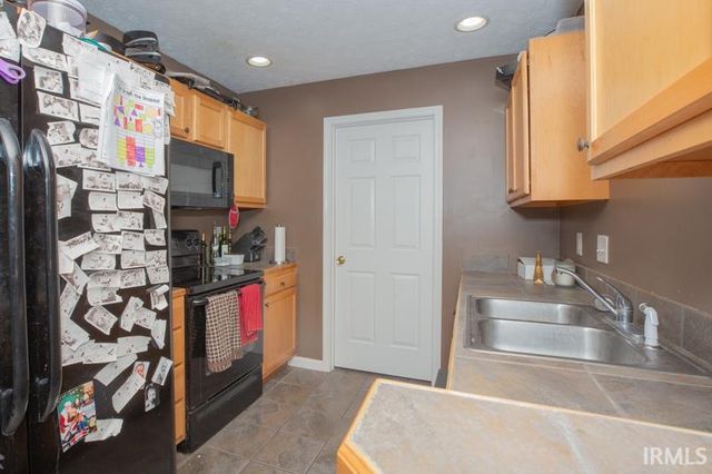 8875 Bahama Cove, Newburgh, IN 47630