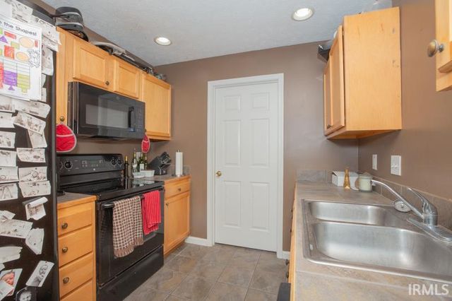 8875 Bahama Cove, Newburgh, IN 47630