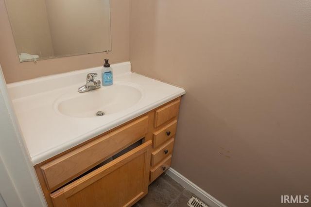 8875 Bahama Cove, Newburgh, IN 47630