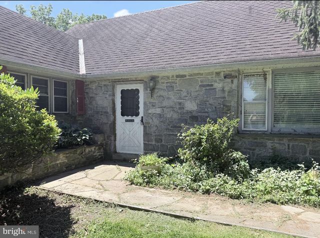 18 GALICIA DR, Phoenixville, PA 19460