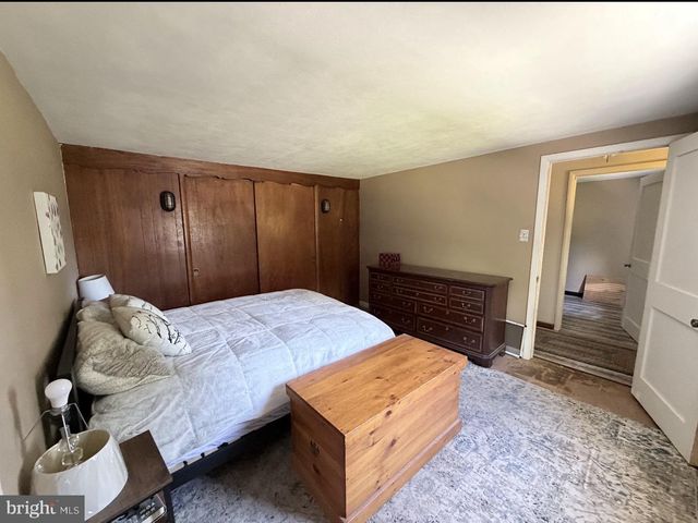 18 GALICIA DR, Phoenixville, PA 19460