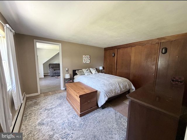 18 GALICIA DR, Phoenixville, PA 19460