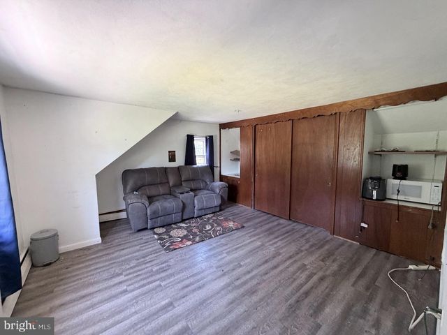 18 GALICIA DR, Phoenixville, PA 19460