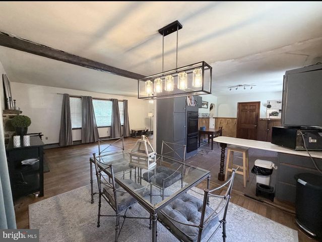 18 GALICIA DR, Phoenixville, PA 19460