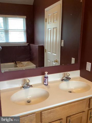 10 STIRRUP DR, Elkton, MD 21921