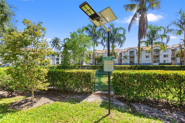 2640 S University Dr 111, Davie, FL 33328