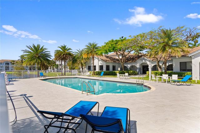 2640 S University Dr 111, Davie, FL 33328