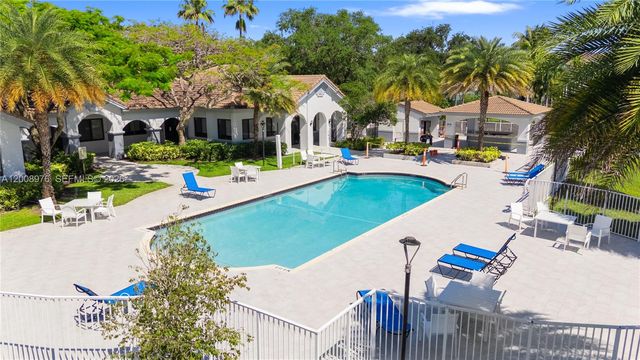 2640 S University Dr 111, Davie, FL 33328