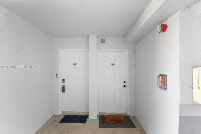 2640 S University Dr 111, Davie, FL 33328