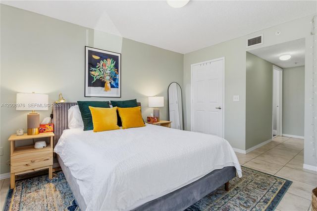 2640 S University Dr 111, Davie, FL 33328