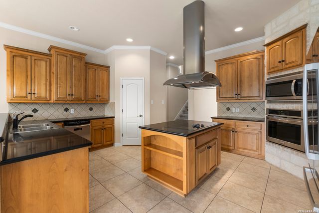 140 Legacy Trail Dr, La Vernia, TX 78121