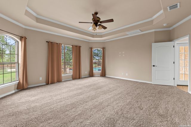 140 Legacy Trail Dr, La Vernia, TX 78121