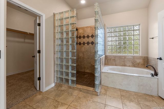 140 Legacy Trail Dr, La Vernia, TX 78121