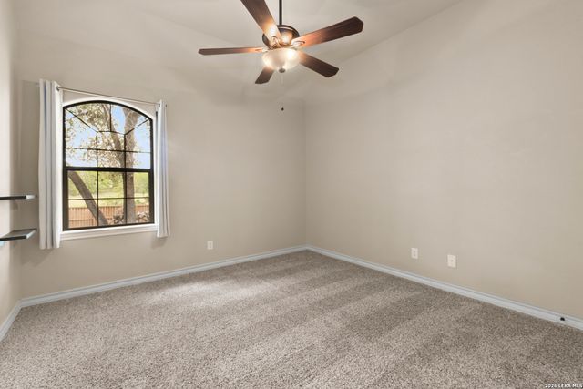 140 Legacy Trail Dr, La Vernia, TX 78121