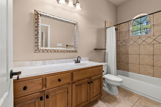140 Legacy Trail Dr, La Vernia, TX 78121