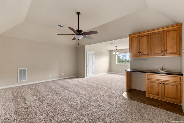 140 Legacy Trail Dr, La Vernia, TX 78121
