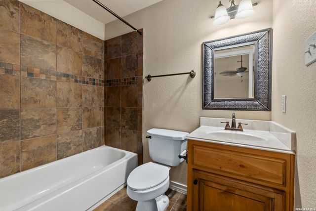 140 Legacy Trail Dr, La Vernia, TX 78121