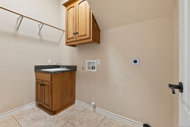 140 Legacy Trail Dr, La Vernia, TX 78121