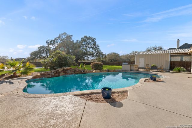 140 Legacy Trail Dr, La Vernia, TX 78121