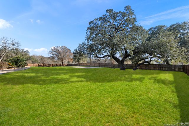 140 Legacy Trail Dr, La Vernia, TX 78121