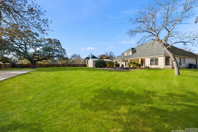 140 Legacy Trail Dr, La Vernia, TX 78121