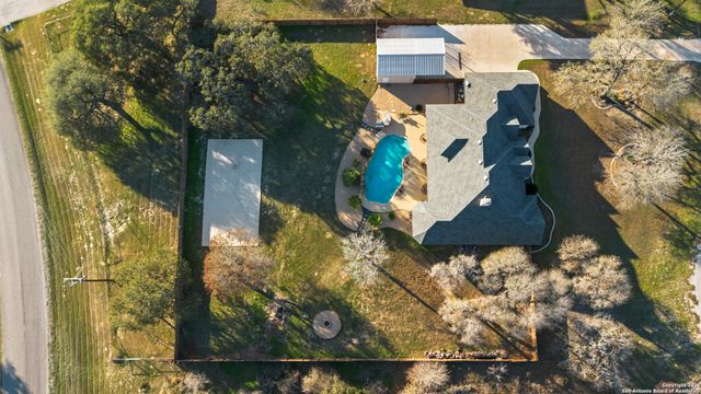 140 Legacy Trail Dr, La Vernia, TX 78121