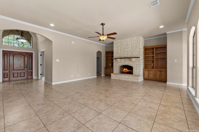 140 Legacy Trail Dr, La Vernia, TX 78121