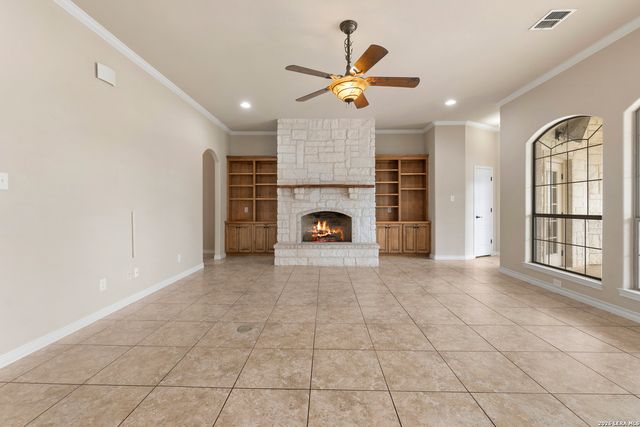 140 Legacy Trail Dr, La Vernia, TX 78121