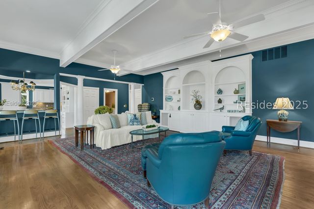 100 Harbour Psge, Hilton Head Island, SC 29926