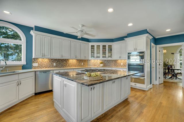 100 Harbour Psge, Hilton Head Island, SC 29926