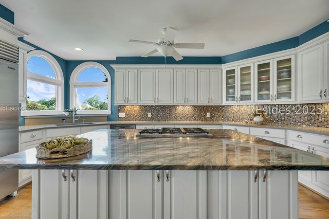 100 Harbour Psge, Hilton Head Island, SC 29926