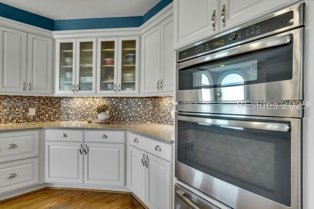 100 Harbour Psge, Hilton Head Island, SC 29926