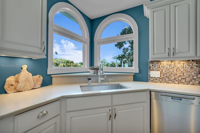 100 Harbour Psge, Hilton Head Island, SC 29926