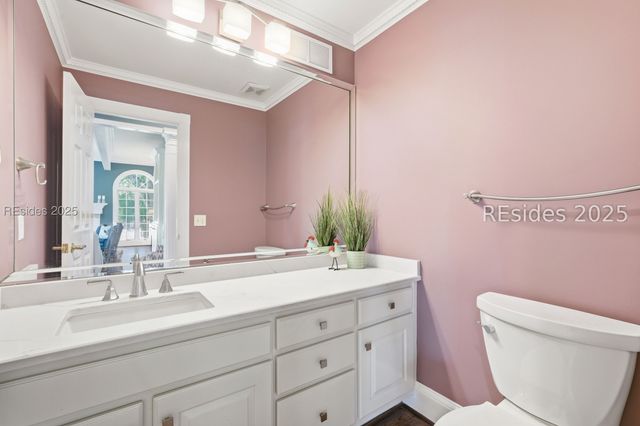 100 Harbour Psge, Hilton Head Island, SC 29926